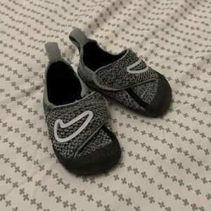 Nike swoosh 1 baby shoes